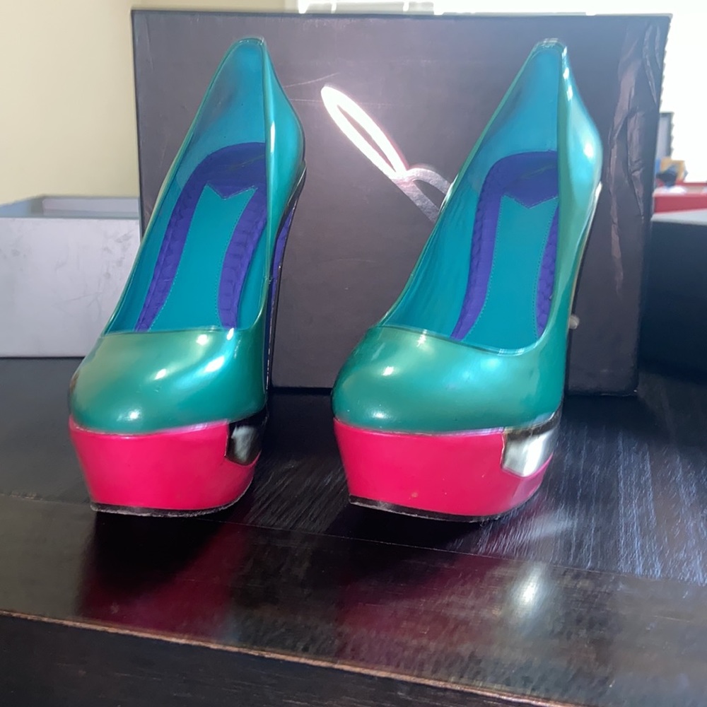Brian Atwood Women's Leonida Turquoise Patent Pump size 9 1/2